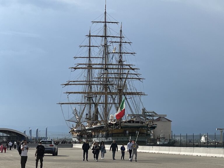 Le Castella und Crotone