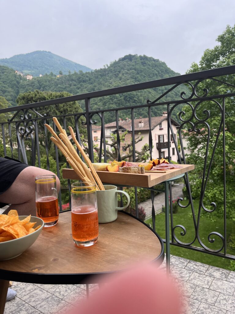Aperitivo mit Bergpanorama
