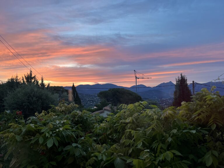 Sonnenaufgang in den Bergen